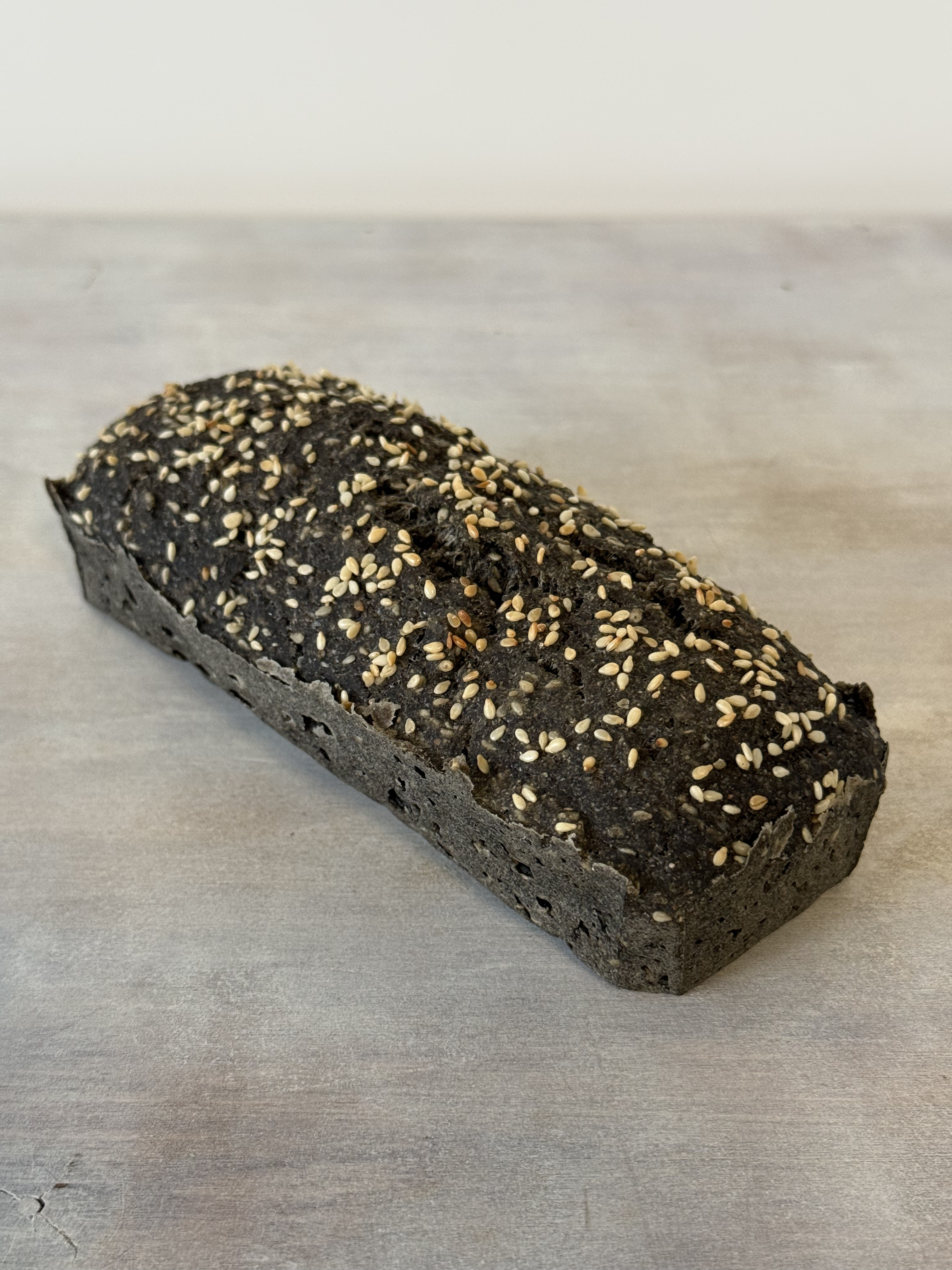 Pain sans gluten Sésame & Charbon Actif 1 Pain sans gluten Sésame & Charbon Actif